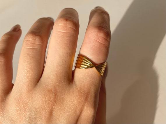 Bow Adjustable Ring