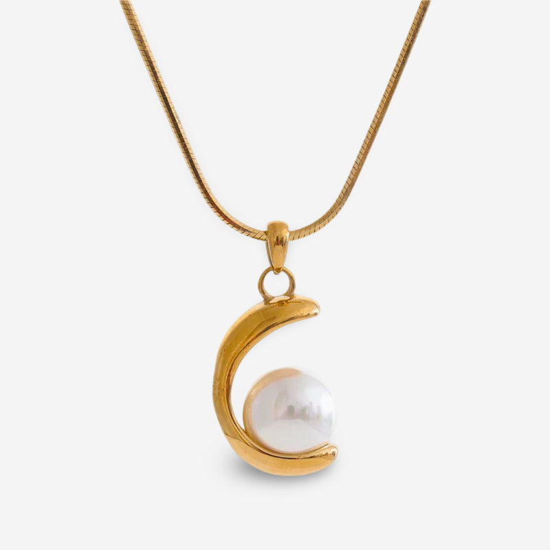 Luna pearl pendant