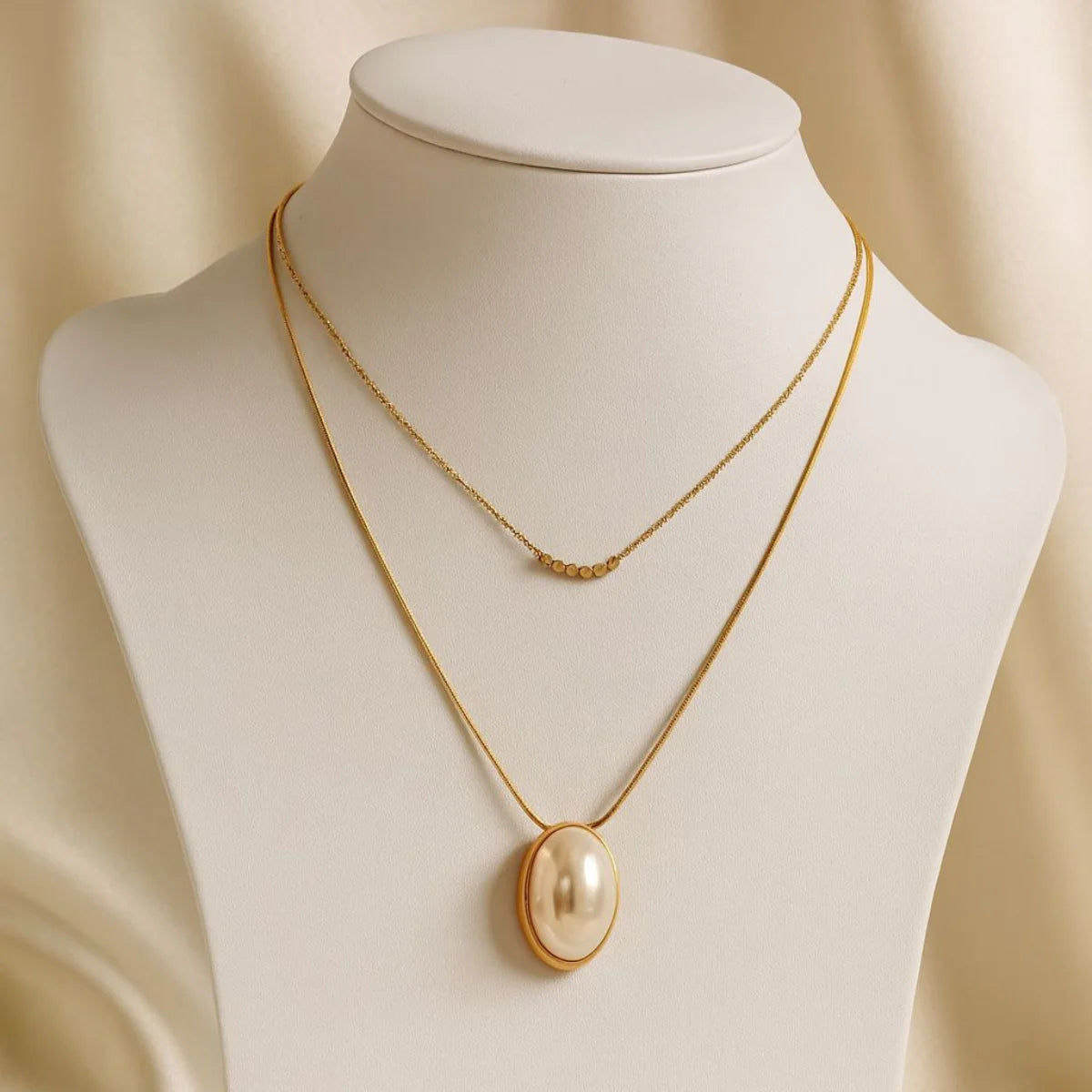 Oval pearl layer necklace